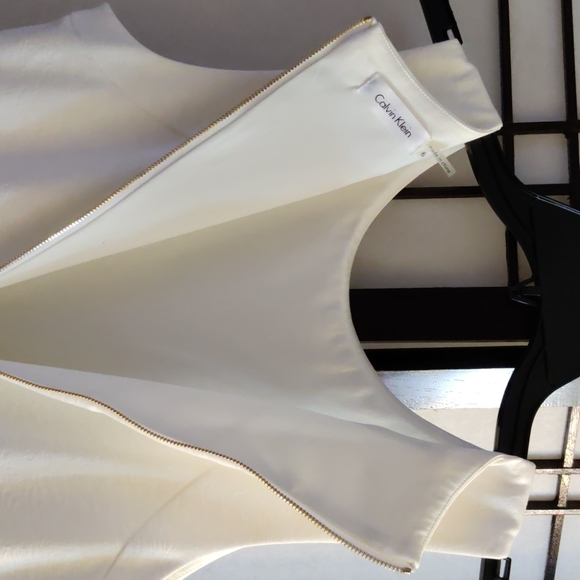 White Social Sheath Dress with white soft pattern - Picture 3 of 6